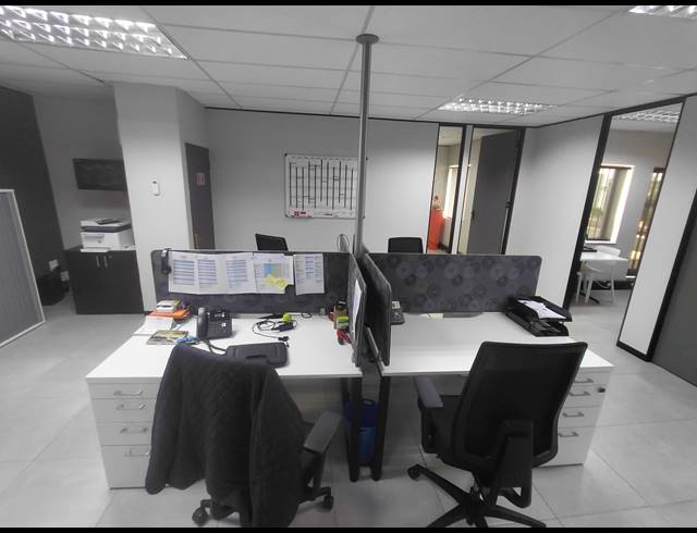 189M² OFFICE TO LET IN BRYANSTON